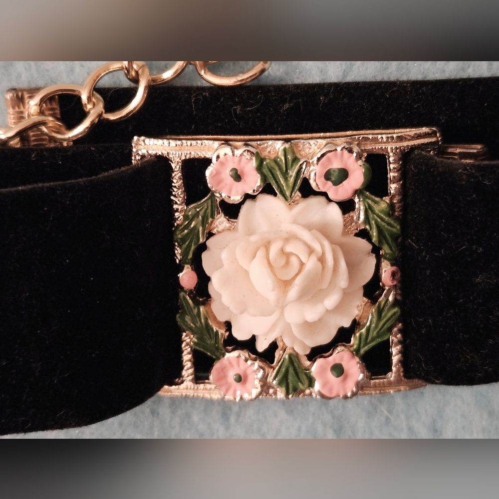 Y2K VTG 1928s-Style Black Velvet Choker Ribbon-Carved Ivory Resin Rose Slider